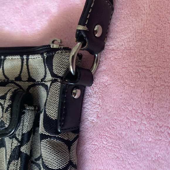 authentic coach crossbody purse. - Picture 3 of 5